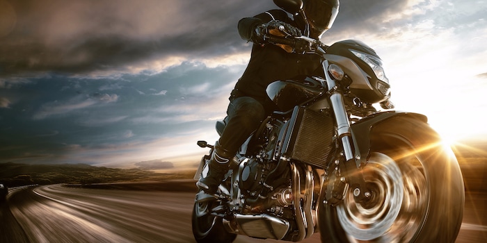 Toi sur ton vélo après qu'il ronronne comme un chaton à nouveau. Toi sur ton vélo après qu'il ronronne comme un chaton à nouveau.